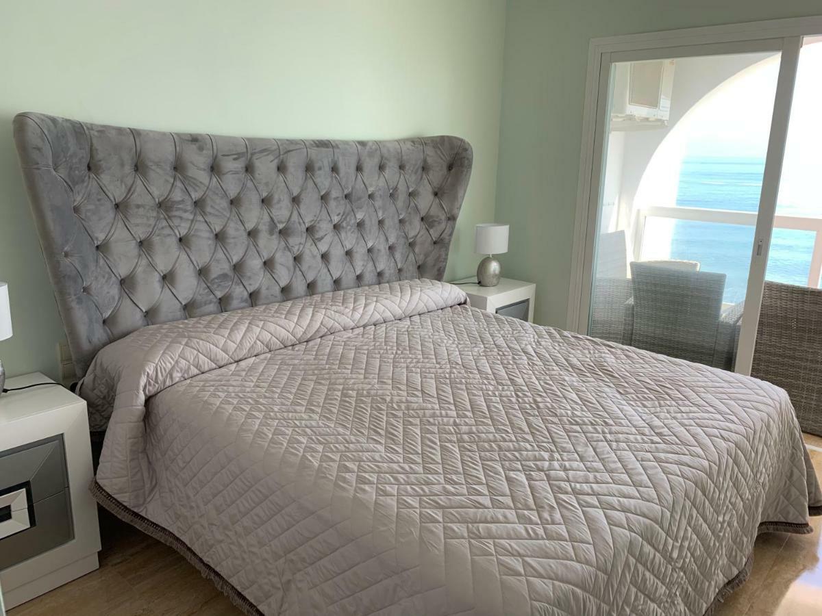 Апартаменты Apartament Aguamarina On The Beach Front Михас-Коста Экстерьер фото