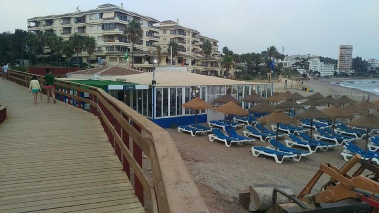 Апартаменты Apartament Aguamarina On The Beach Front Михас-Коста Экстерьер фото