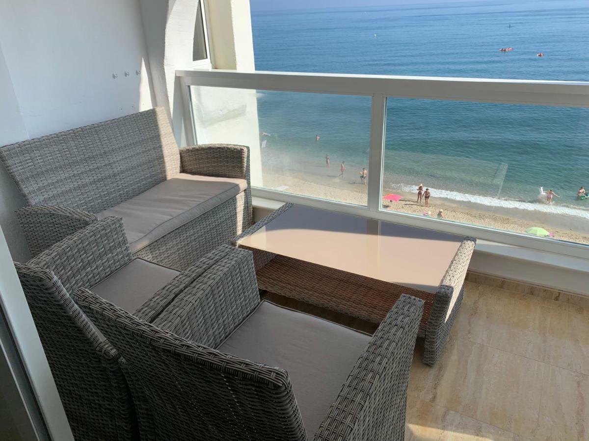 Апартаменты Apartament Aguamarina On The Beach Front Михас-Коста Экстерьер фото