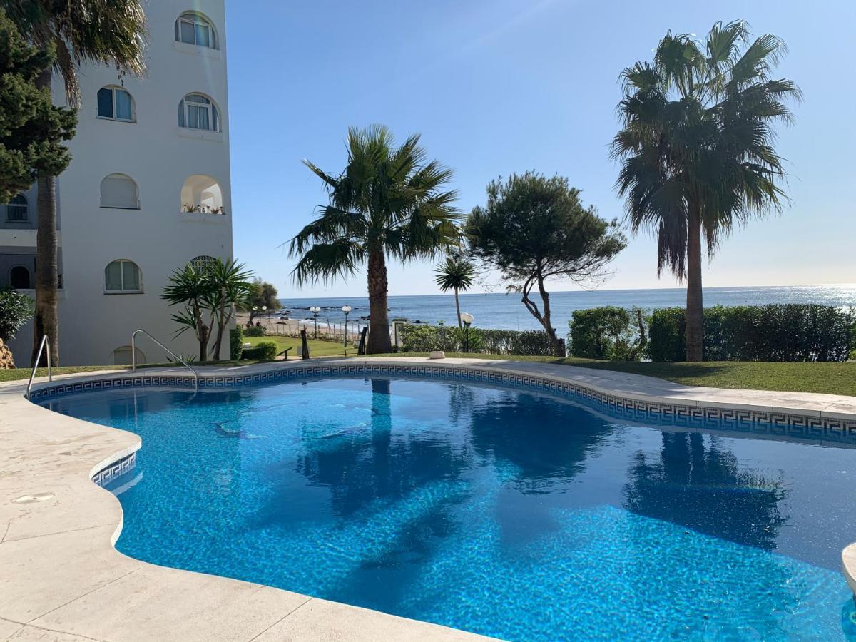 Апартаменты Apartament Aguamarina On The Beach Front Михас-Коста Экстерьер фото